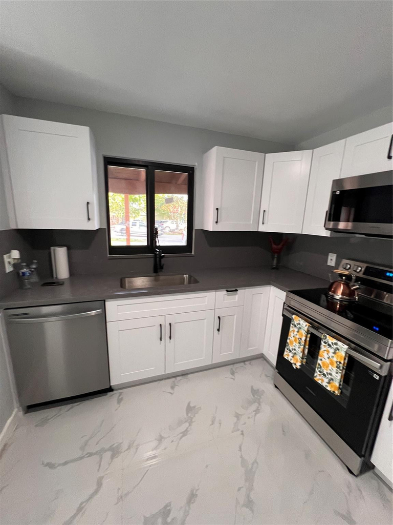 285 Ne 43rd Street - Photo 7