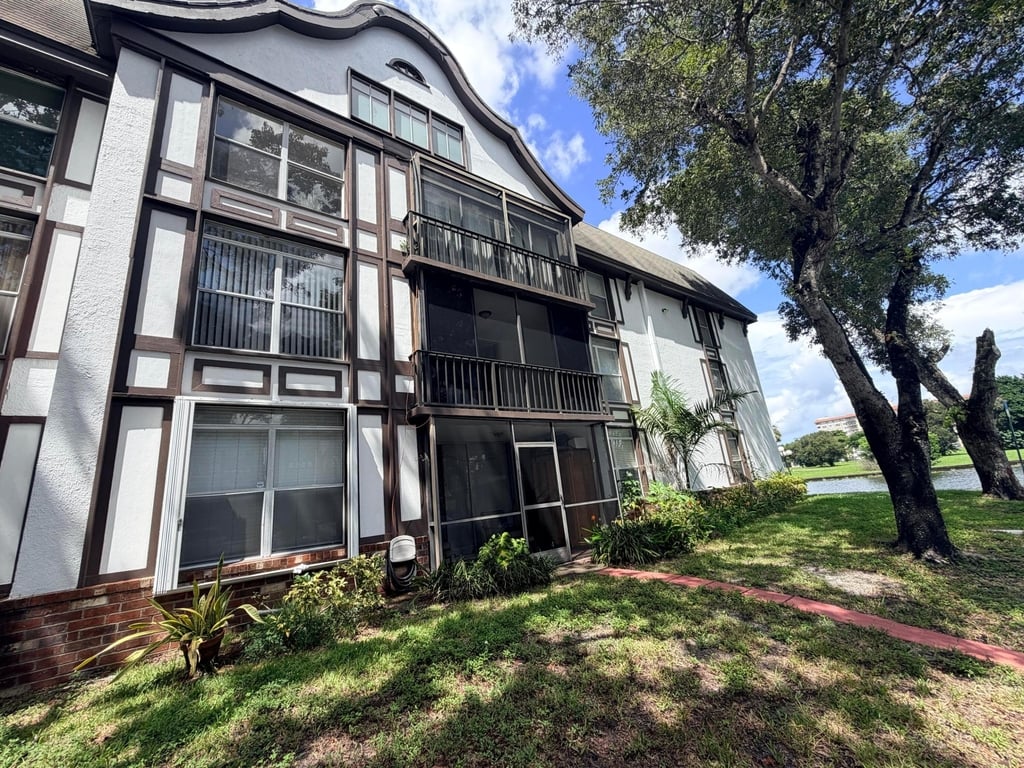 3740 Inverrary Drive - Photo 34