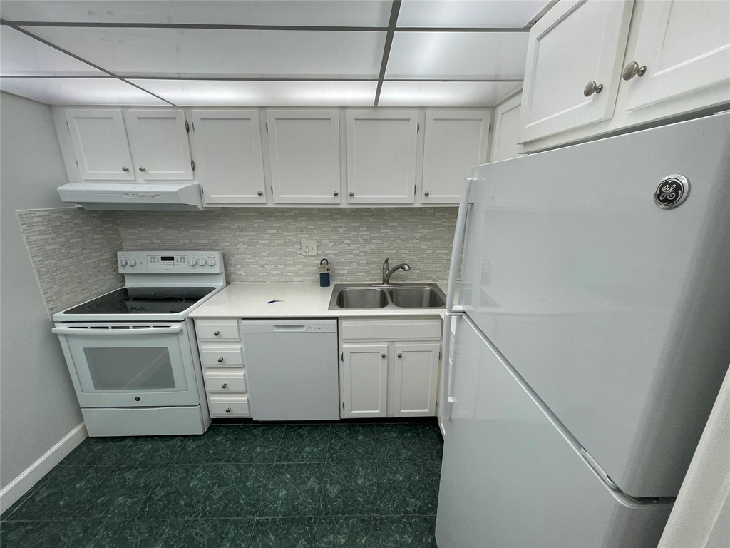 3740 Inverrary Drive - Photo 1