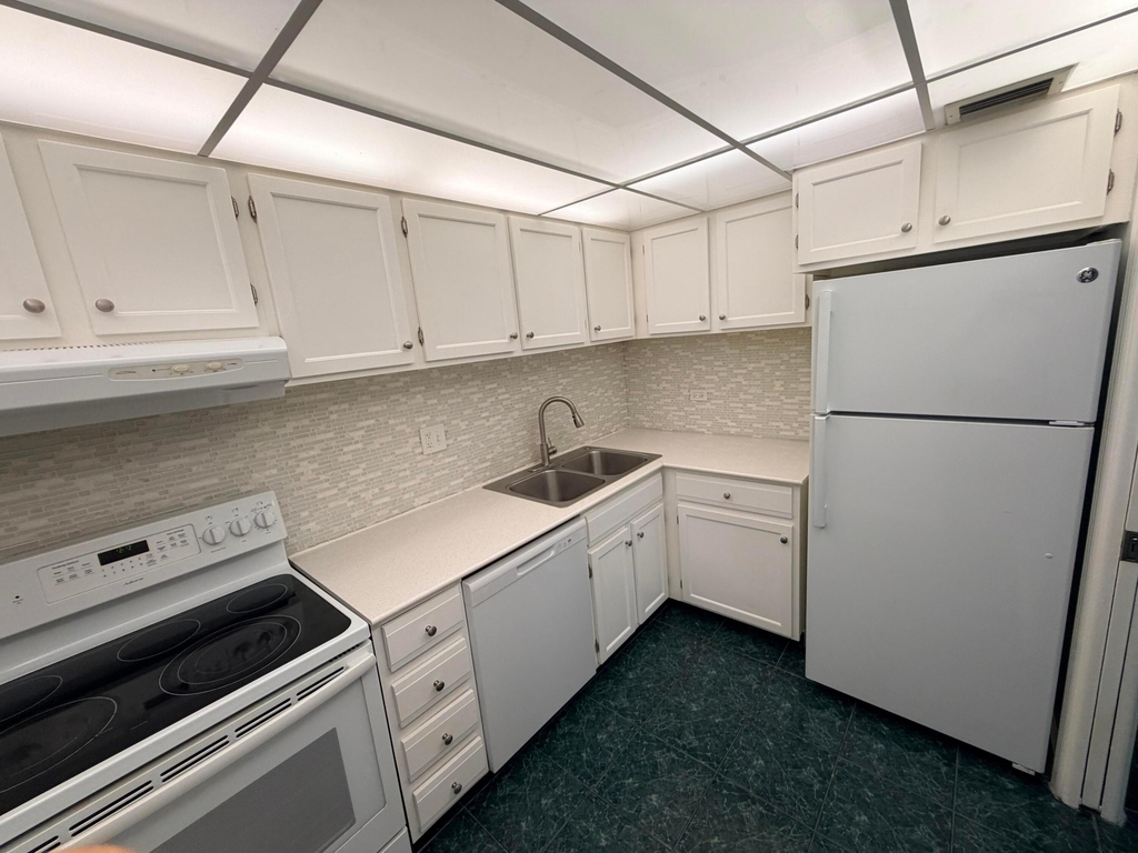 3740 Inverrary Drive - Photo 22
