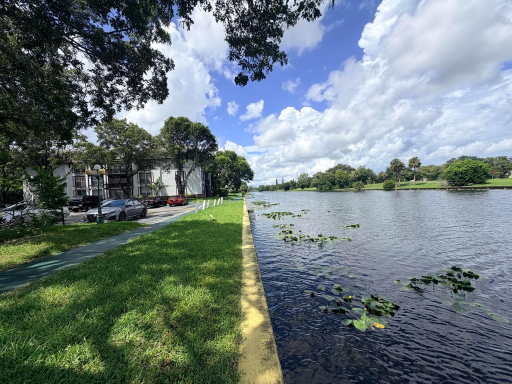 3740 Inverrary Drive - Photo 40