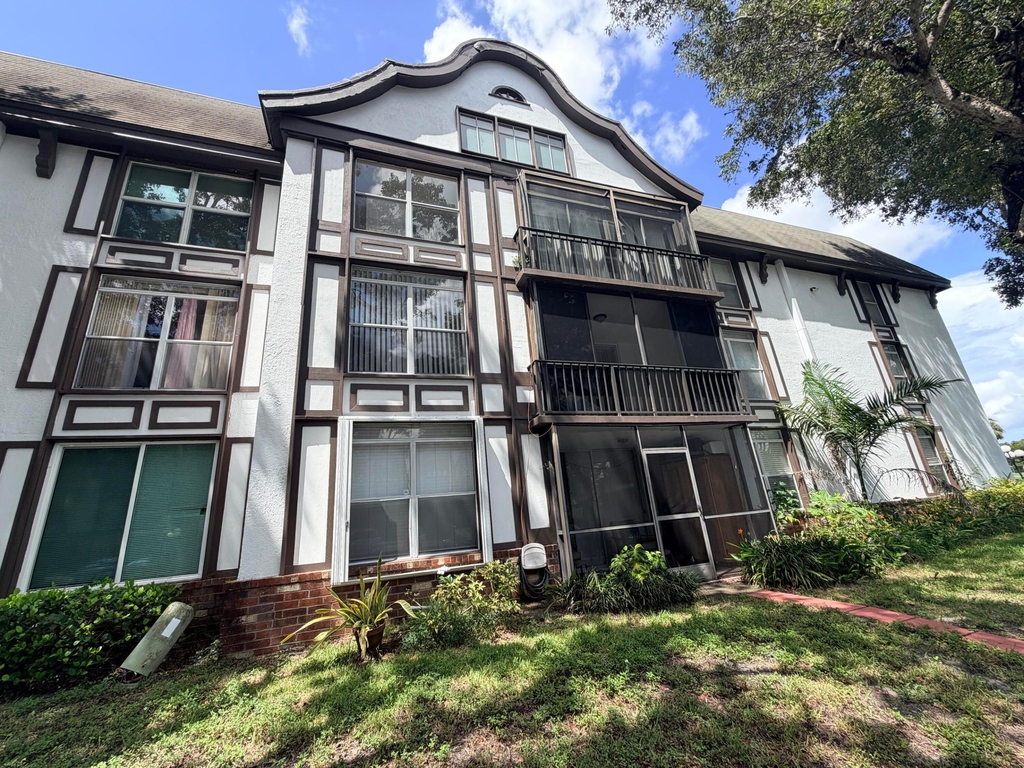 3740 Inverrary Drive - Photo 33