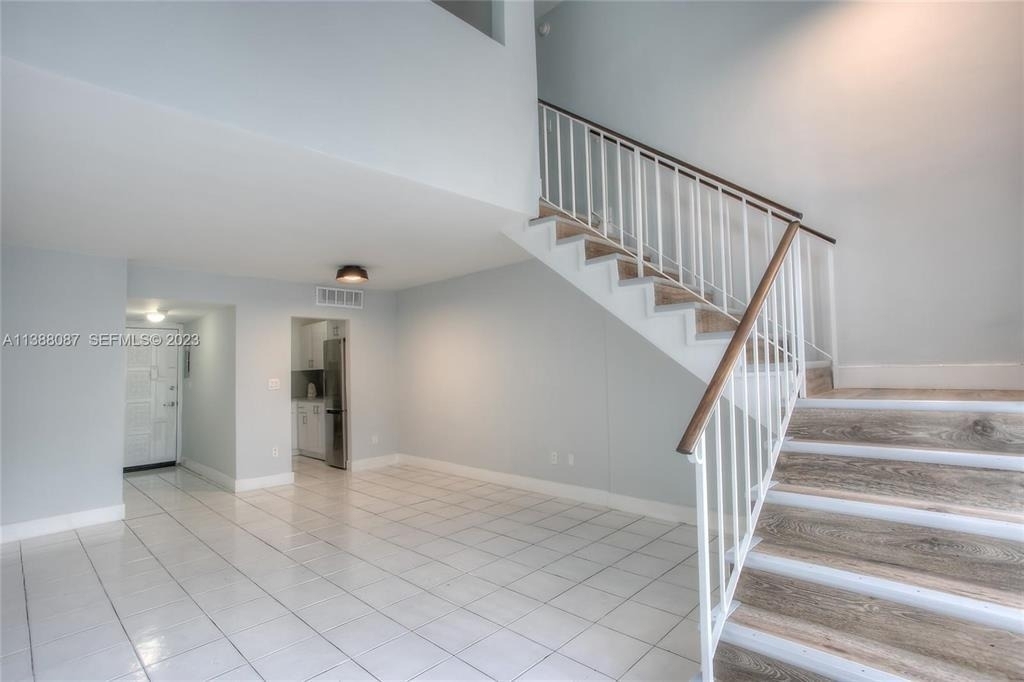 10907 N Kendall Drive - Photo 2