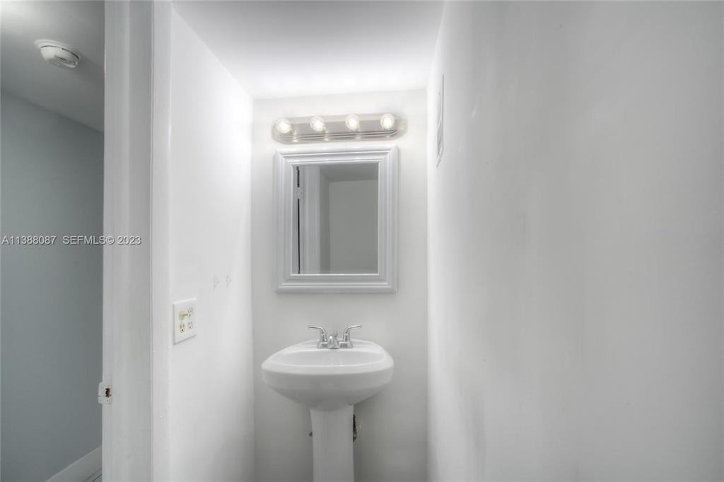 10907 N Kendall Drive - Photo 5