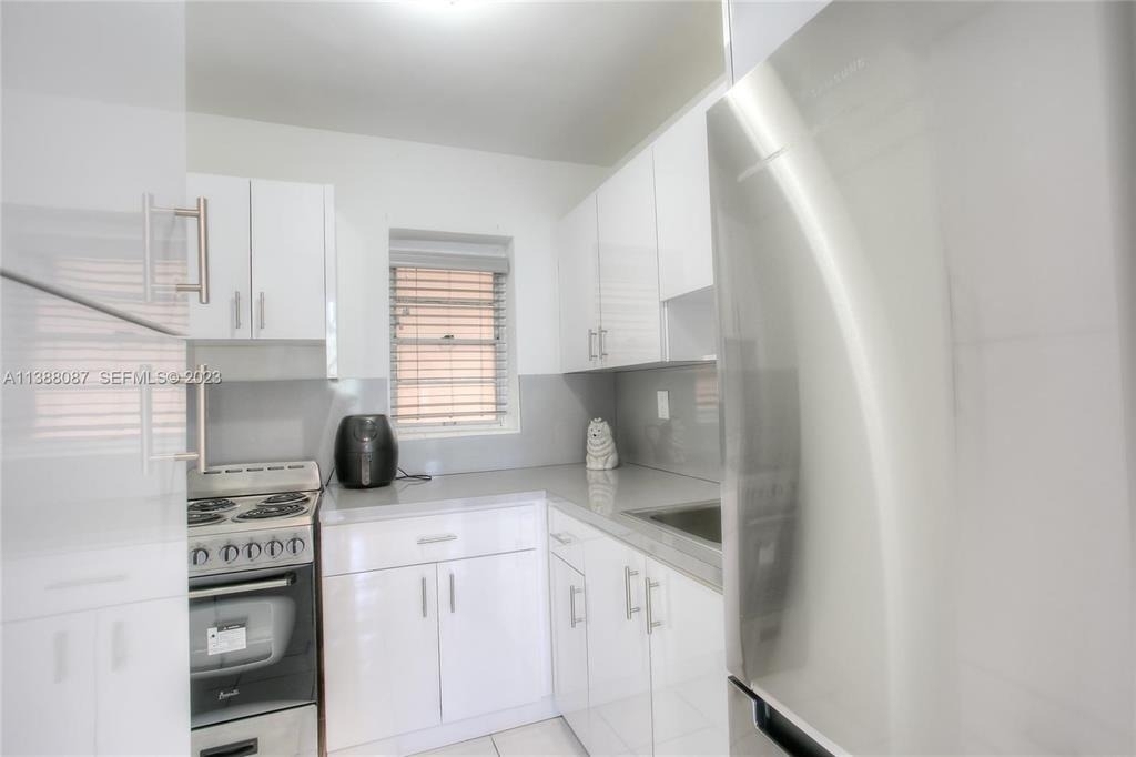 10907 N Kendall Drive - Photo 3