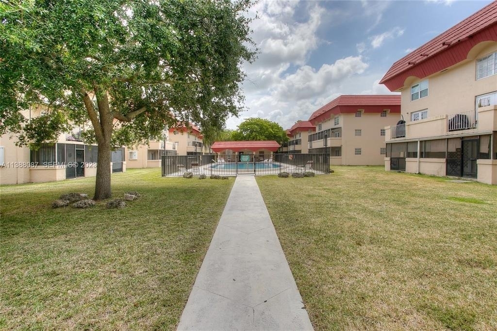 10907 N Kendall Drive - Photo 12