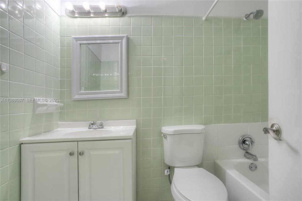 10907 N Kendall Drive - Photo 9