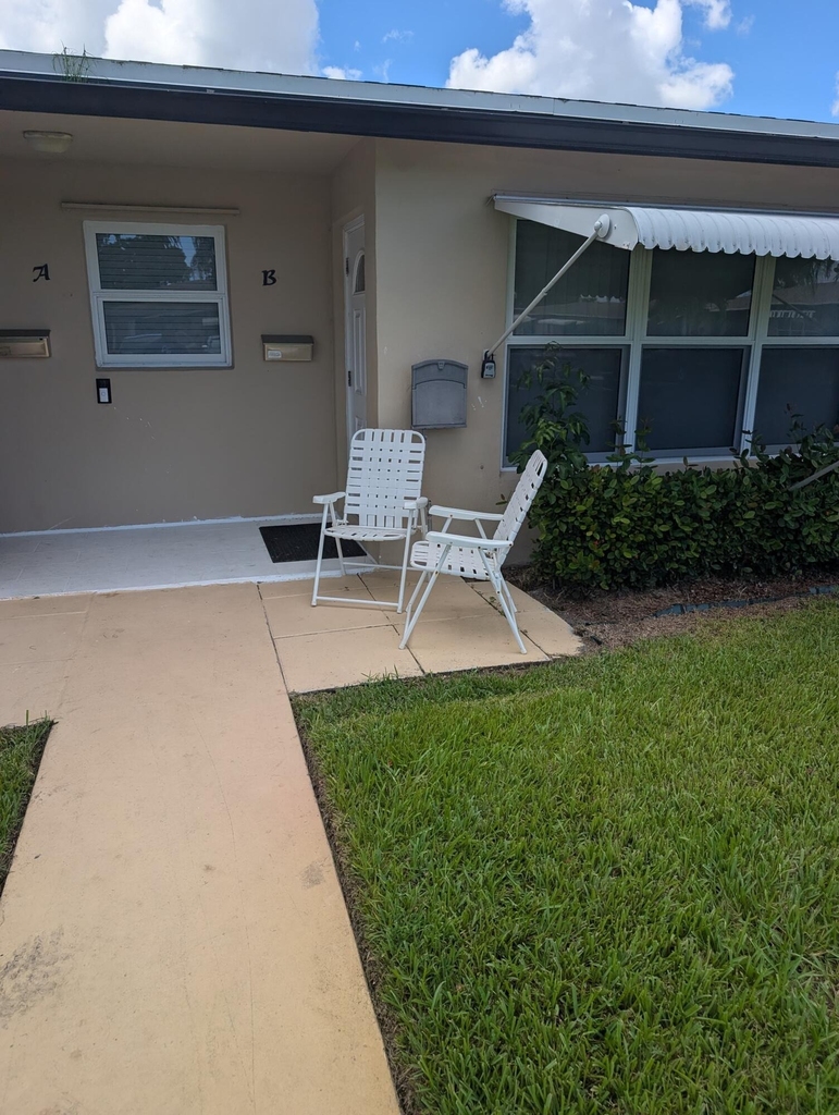 855 North Drive - Photo 1