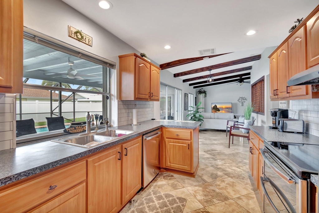 577 Sw 24th Avenue - Photo 13
