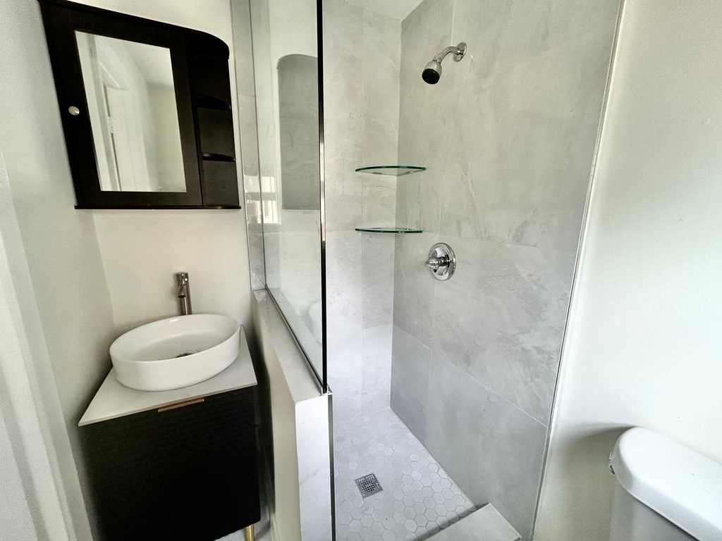 930 Ne 52nd Court - Photo 7