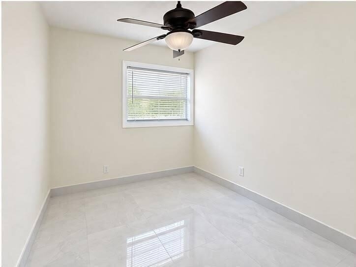 930 Ne 52nd Court - Photo 2