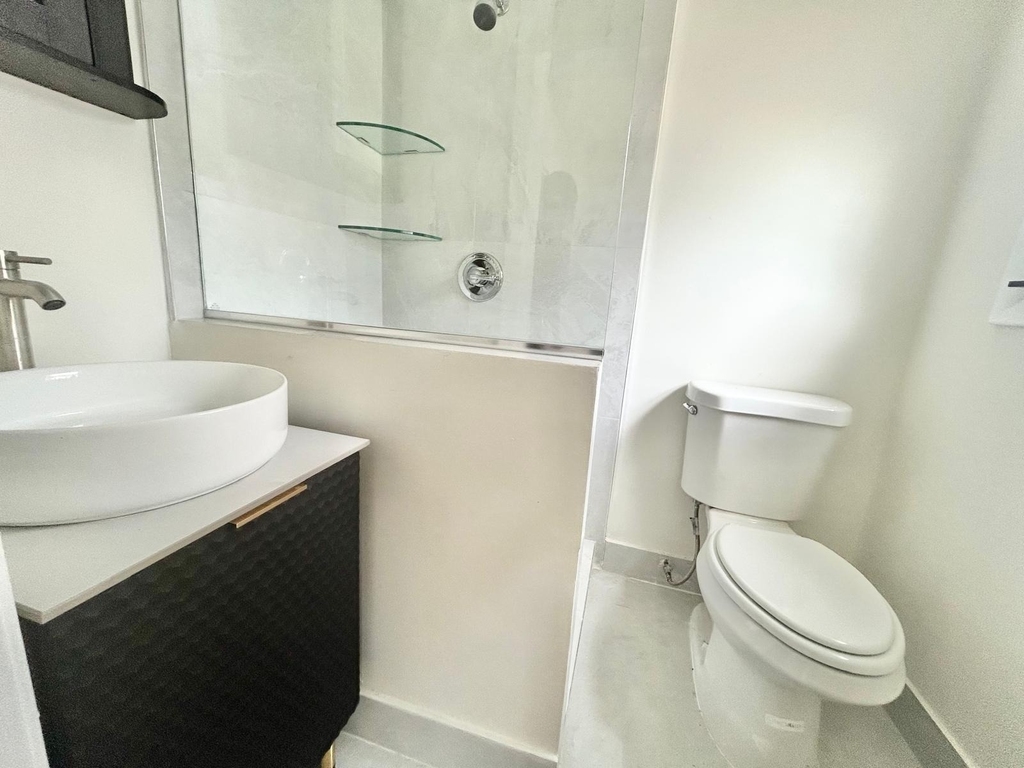 930 Ne 52nd Court - Photo 5