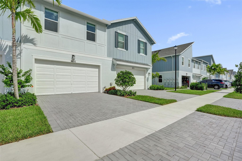 4676 Longwood Lake Square - Photo 27