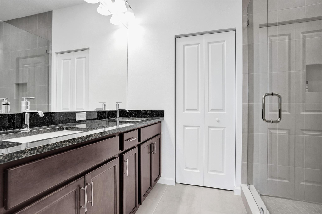 4676 Longwood Lake Square - Photo 17