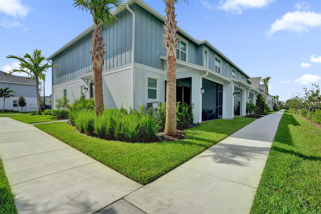 4676 Longwood Lake Square - Photo 4