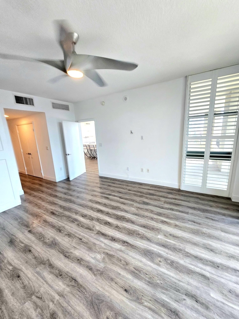 550 Okeechobee Boulevard - Photo 8