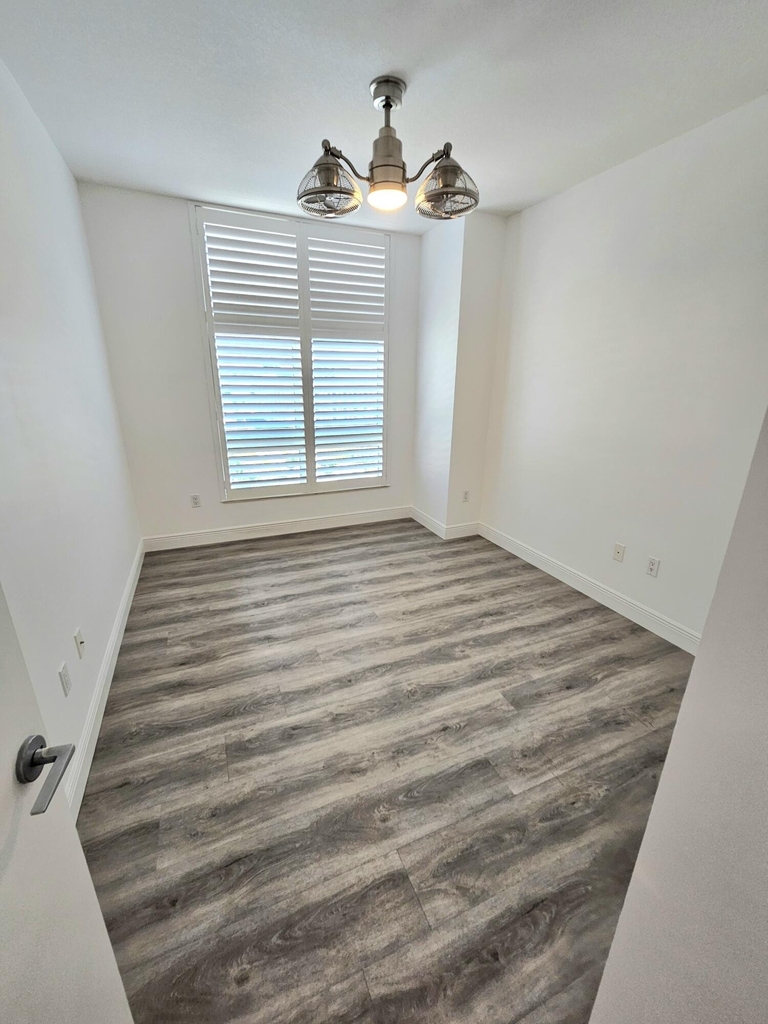 550 Okeechobee Boulevard - Photo 9