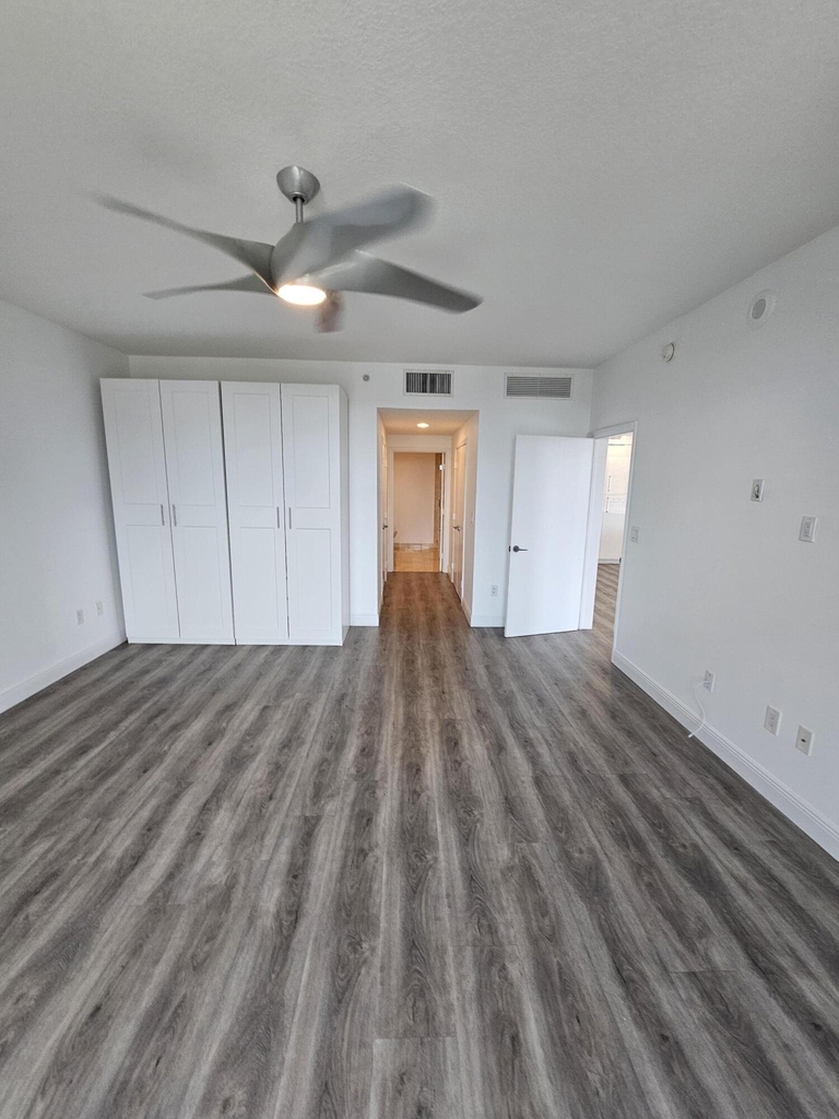 550 Okeechobee Boulevard - Photo 5