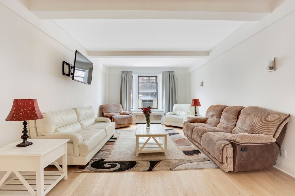 825 West End Avenue - Photo 0