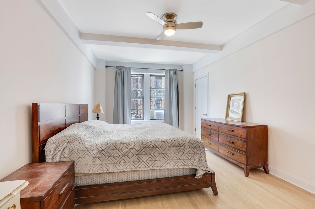 825 West End Avenue - Photo 2