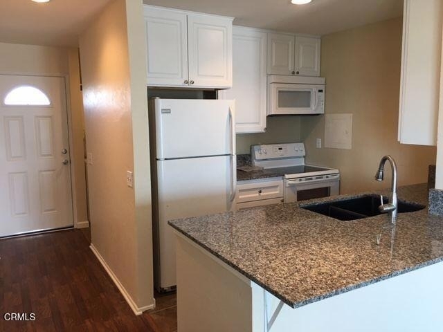 201 E Surfside Drive - Photo 2