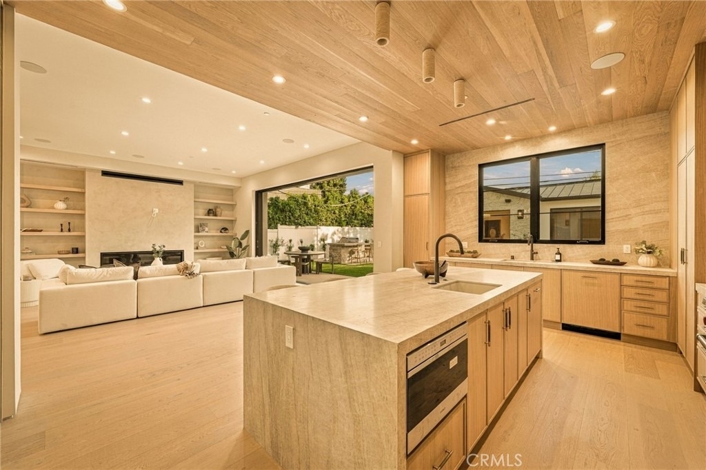 16658 Addison - Photo 11