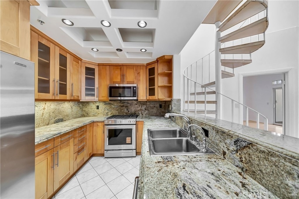 4477 Woodman Avenue - Photo 6