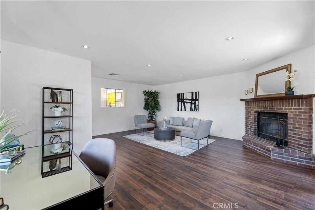 22540 Cass Avenue - Photo 5