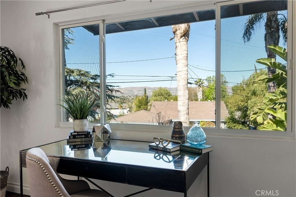 22540 Cass Avenue - Photo 4