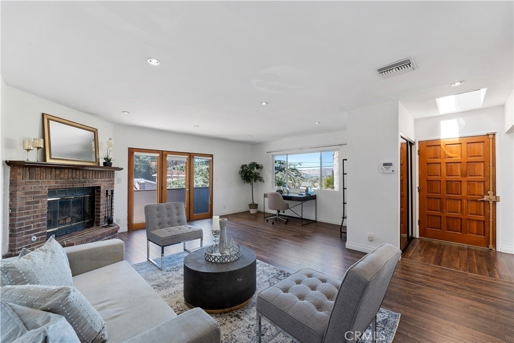 22540 Cass Avenue - Photo 7