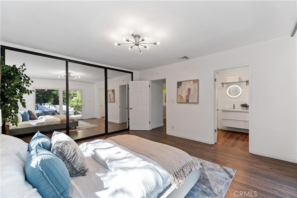 22540 Cass Avenue - Photo 17