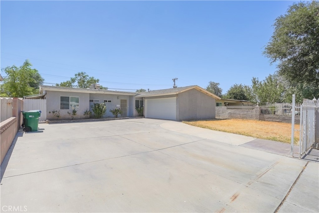 1050 W Avenue J13 - Photo 0