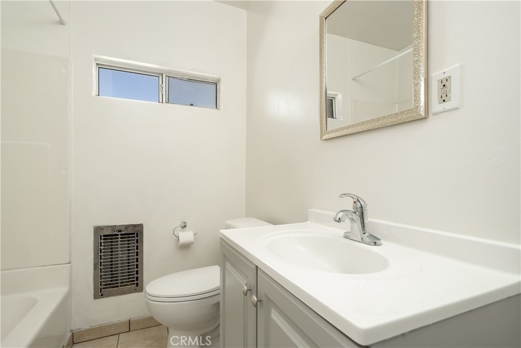 1050 W Avenue J13 - Photo 8