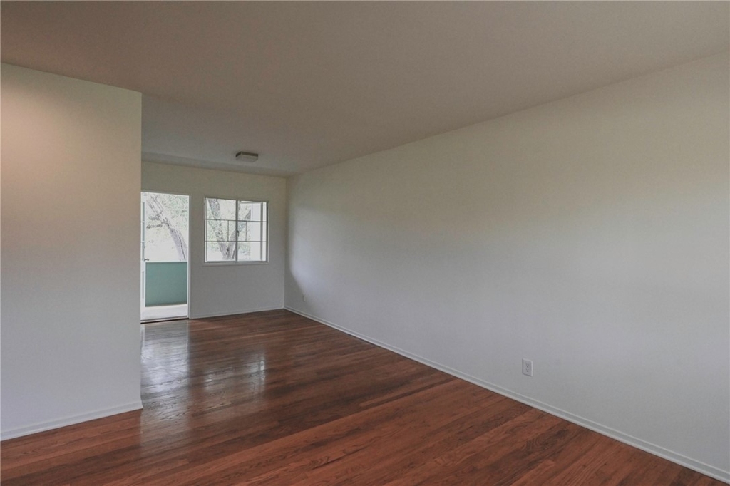 5326 1/2 Village Green - Photo 14