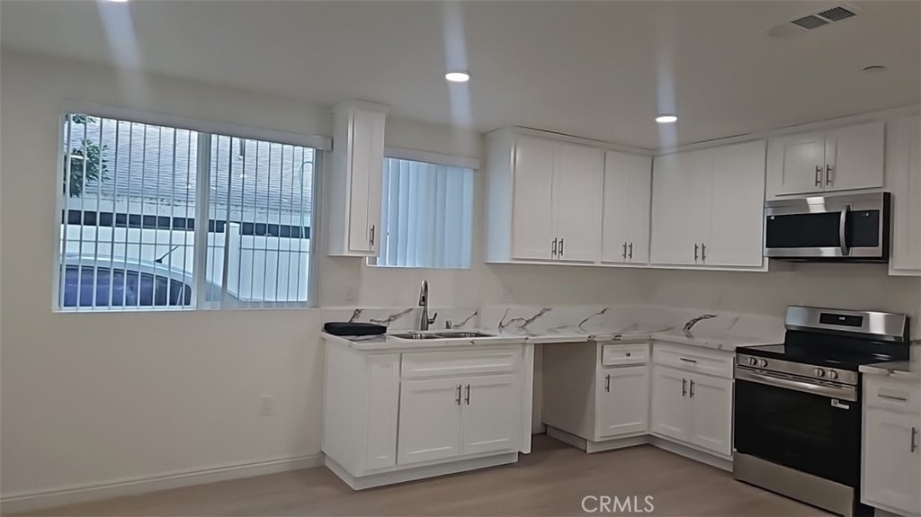 315 W 56th - Photo 2