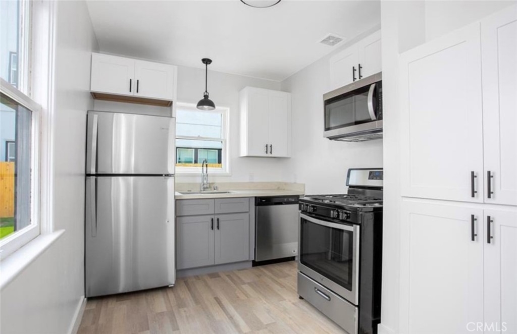 502 E 5th St - Photo 6