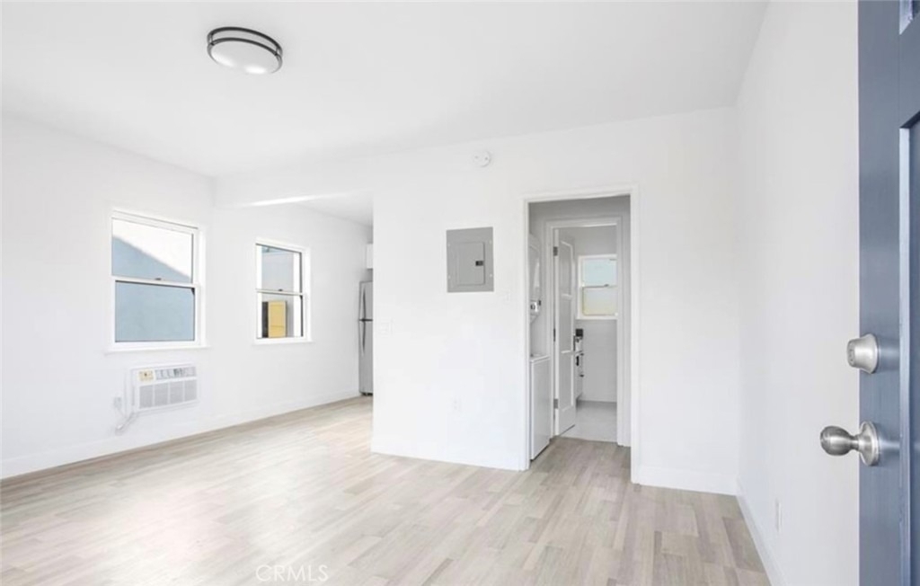 502 E 5th St - Photo 4