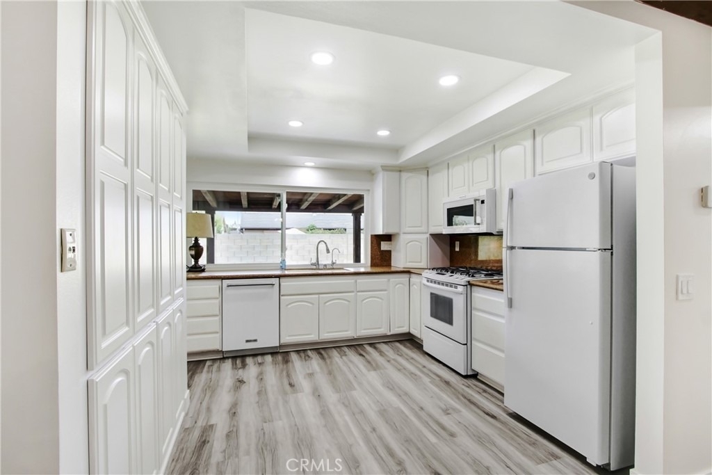 1745 N Holbrook Street - Photo 4