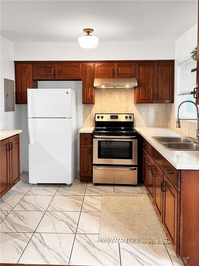 5620 Woodman - Photo 4