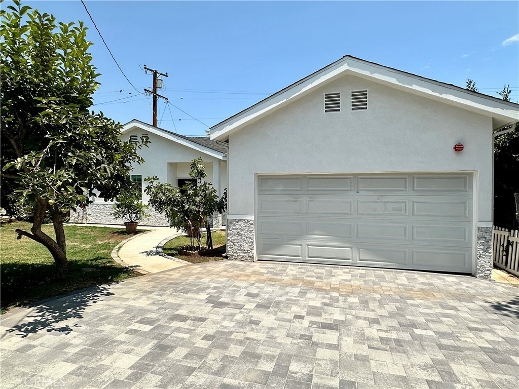 610 N Hidalgo Avenue - Photo 0