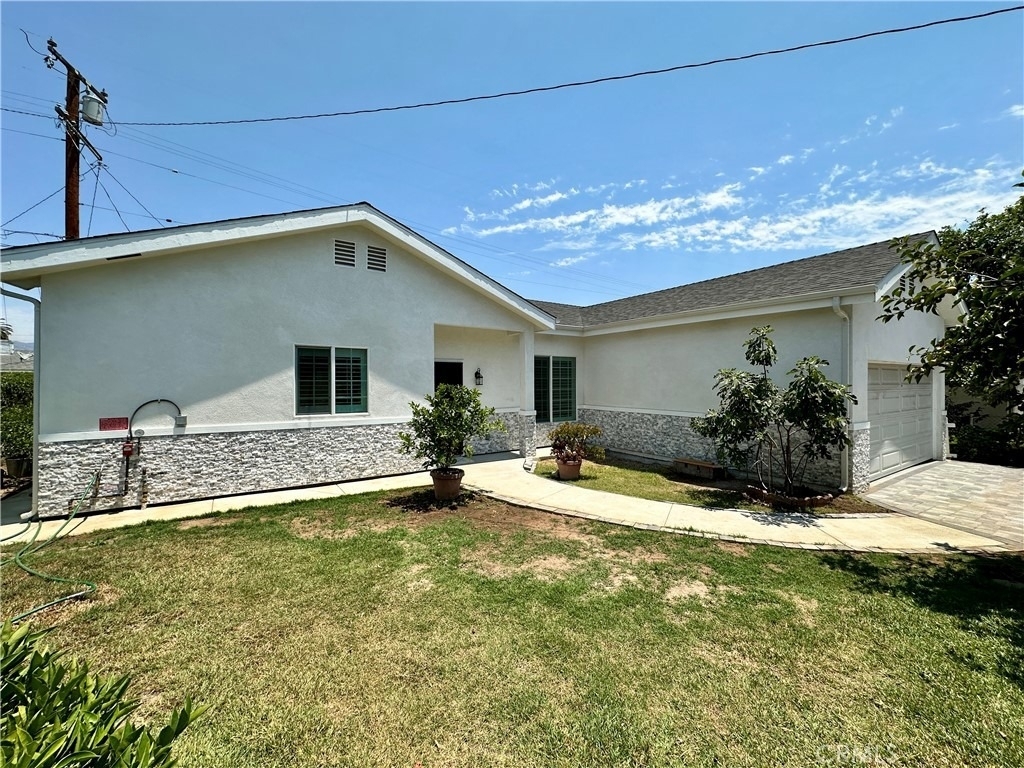 610 N Hidalgo Avenue - Photo 1