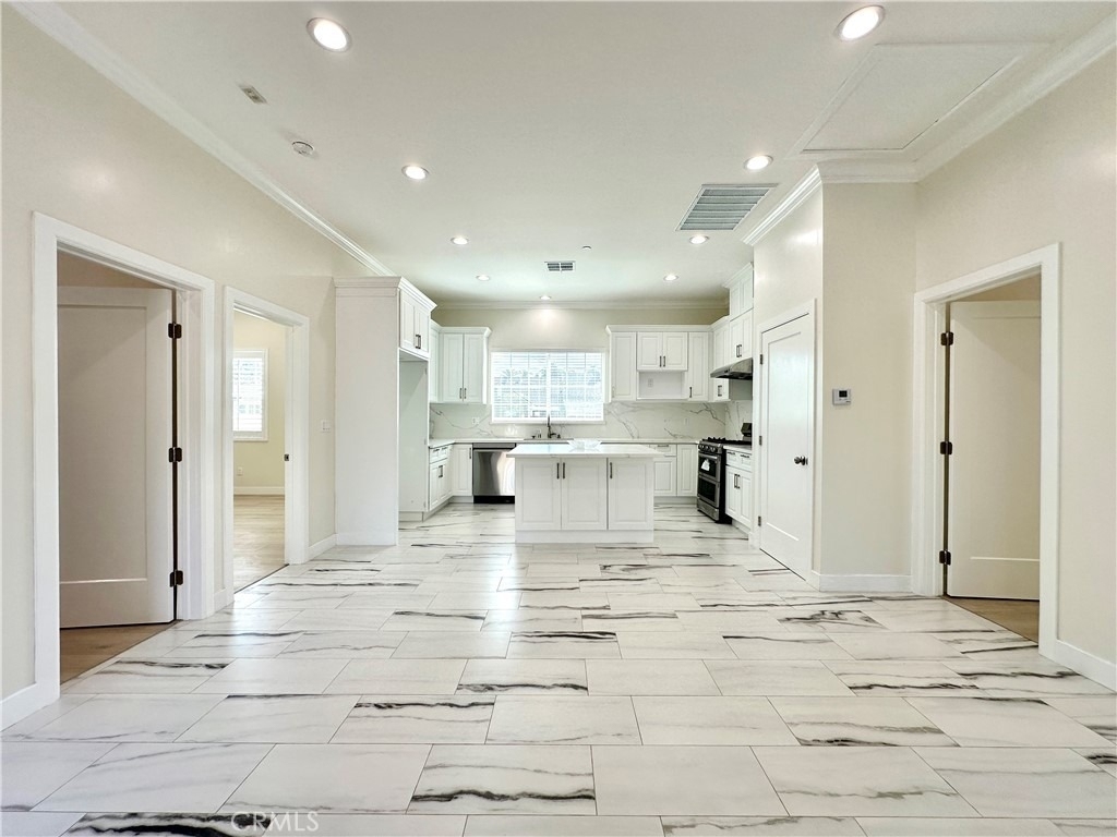 610 N Hidalgo Avenue - Photo 2