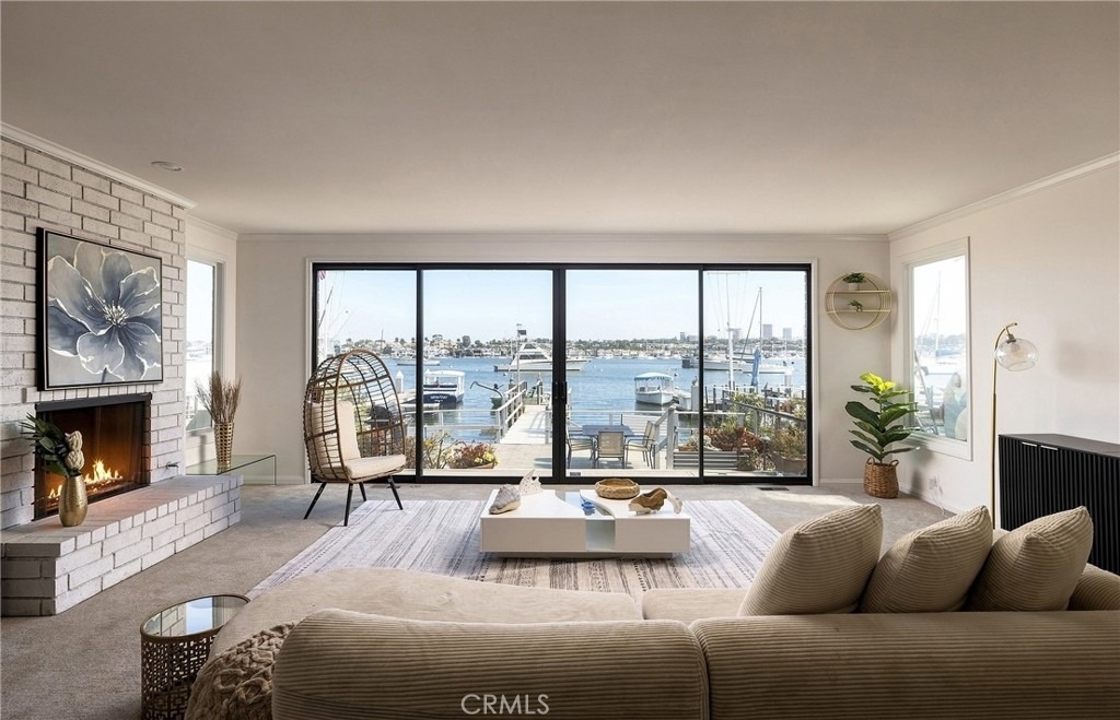 1214 E Balboa Boulevard - Photo 1