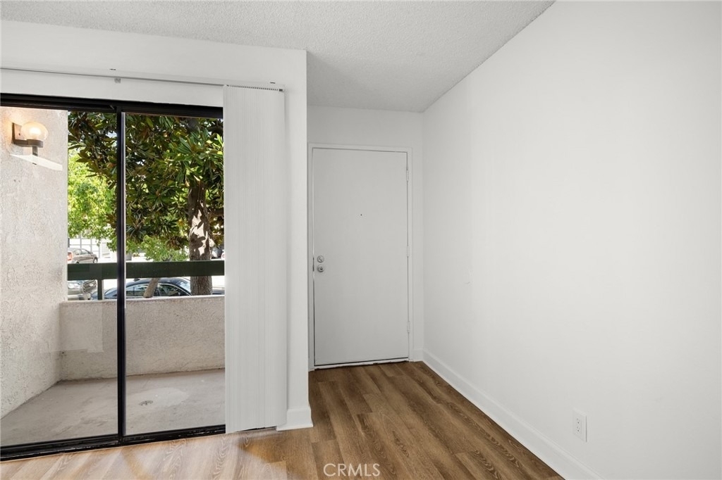 1142 Stanley Avenue - Photo 2