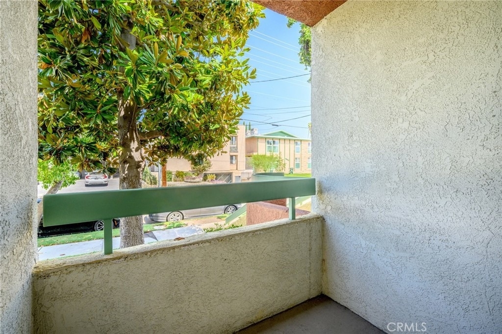 1142 Stanley Avenue - Photo 6