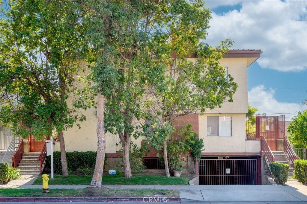 918 E Harvard Street - Photo 0