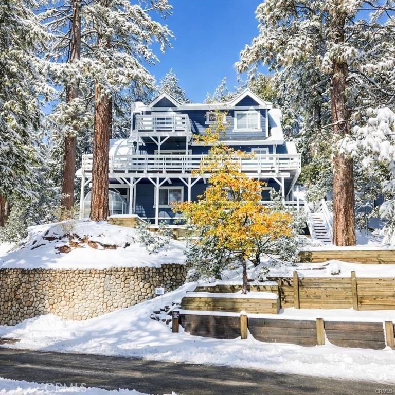 27313 Pinewood - Photo 1