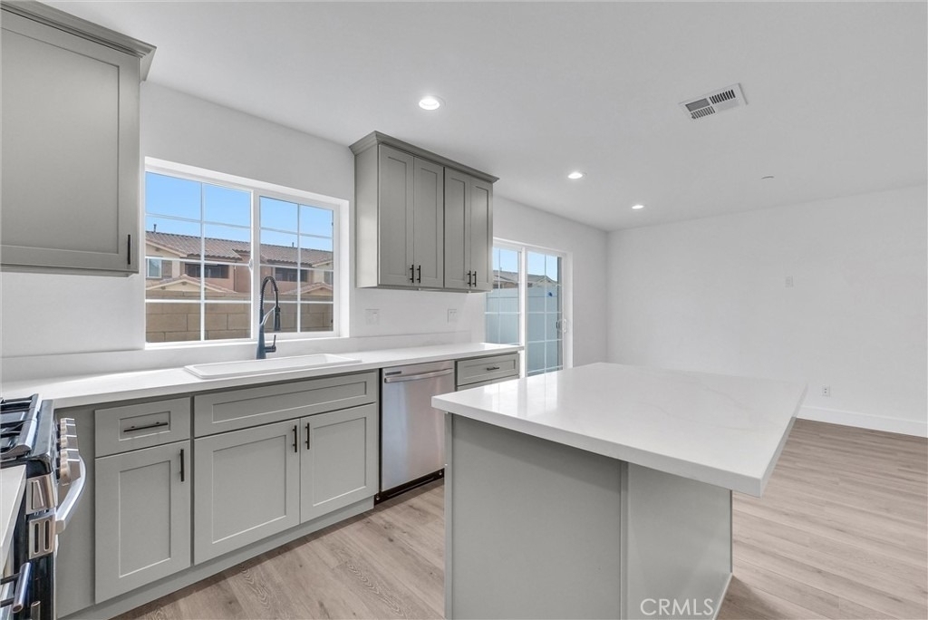 16385 Valencia Avenue - Photo 9
