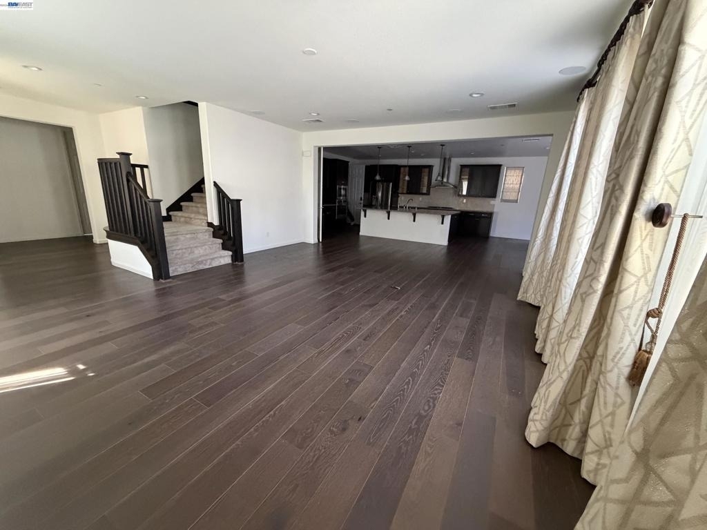 575 W Strauss Dr - Photo 2