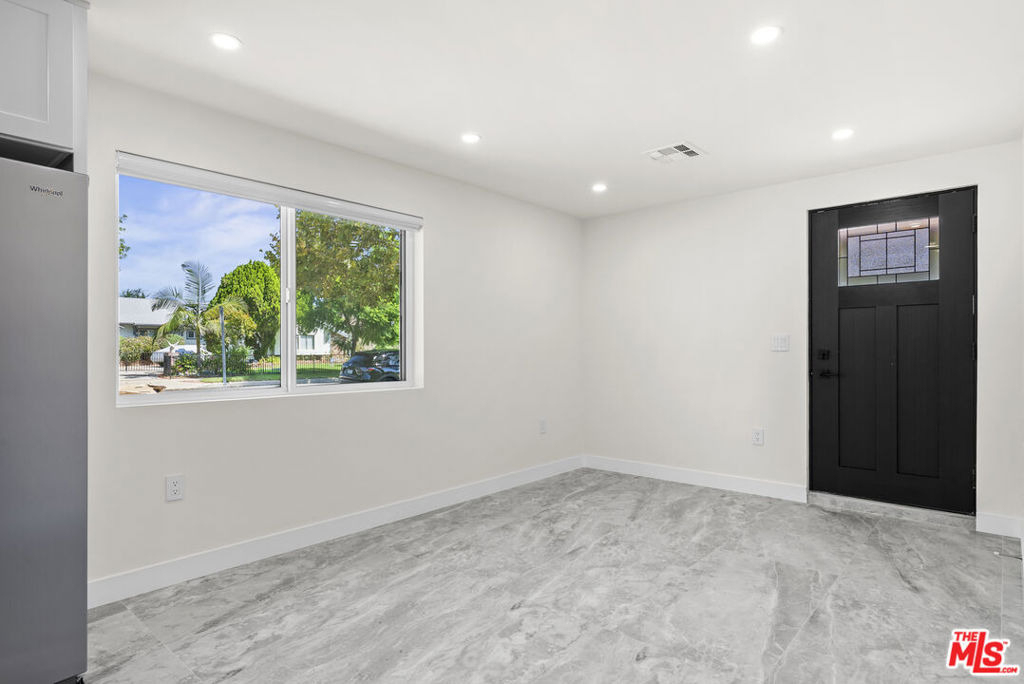 16042 Knapp Street - Photo 4